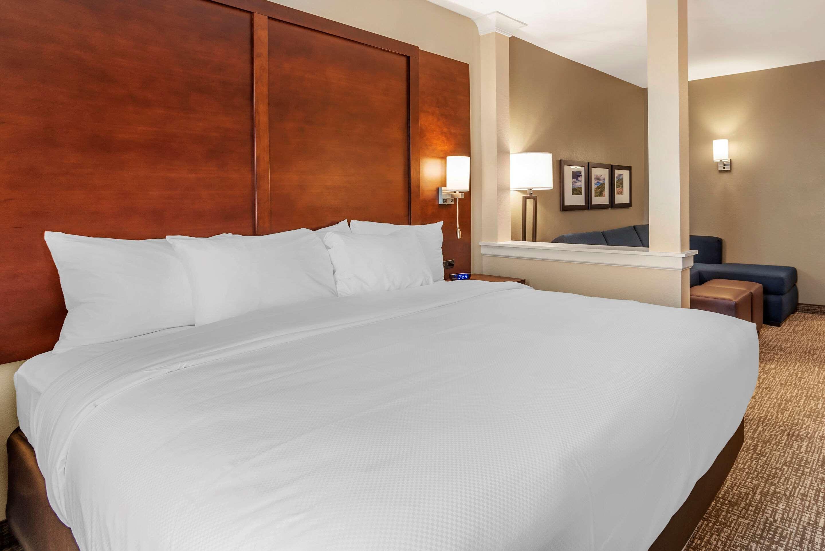Comfort Inn & Suites Уинчестър Екстериор снимка