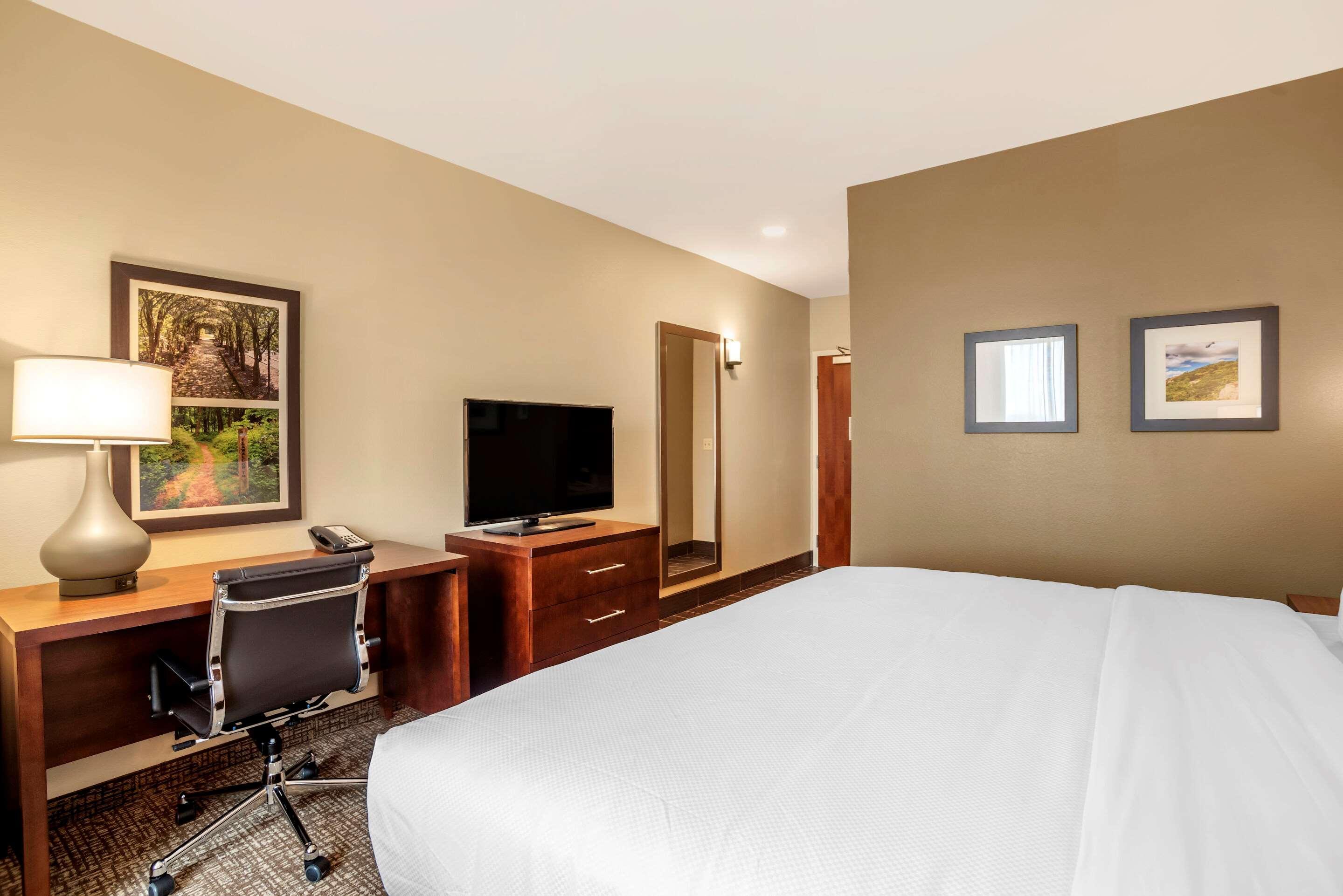 Comfort Inn & Suites Уинчестър Екстериор снимка
