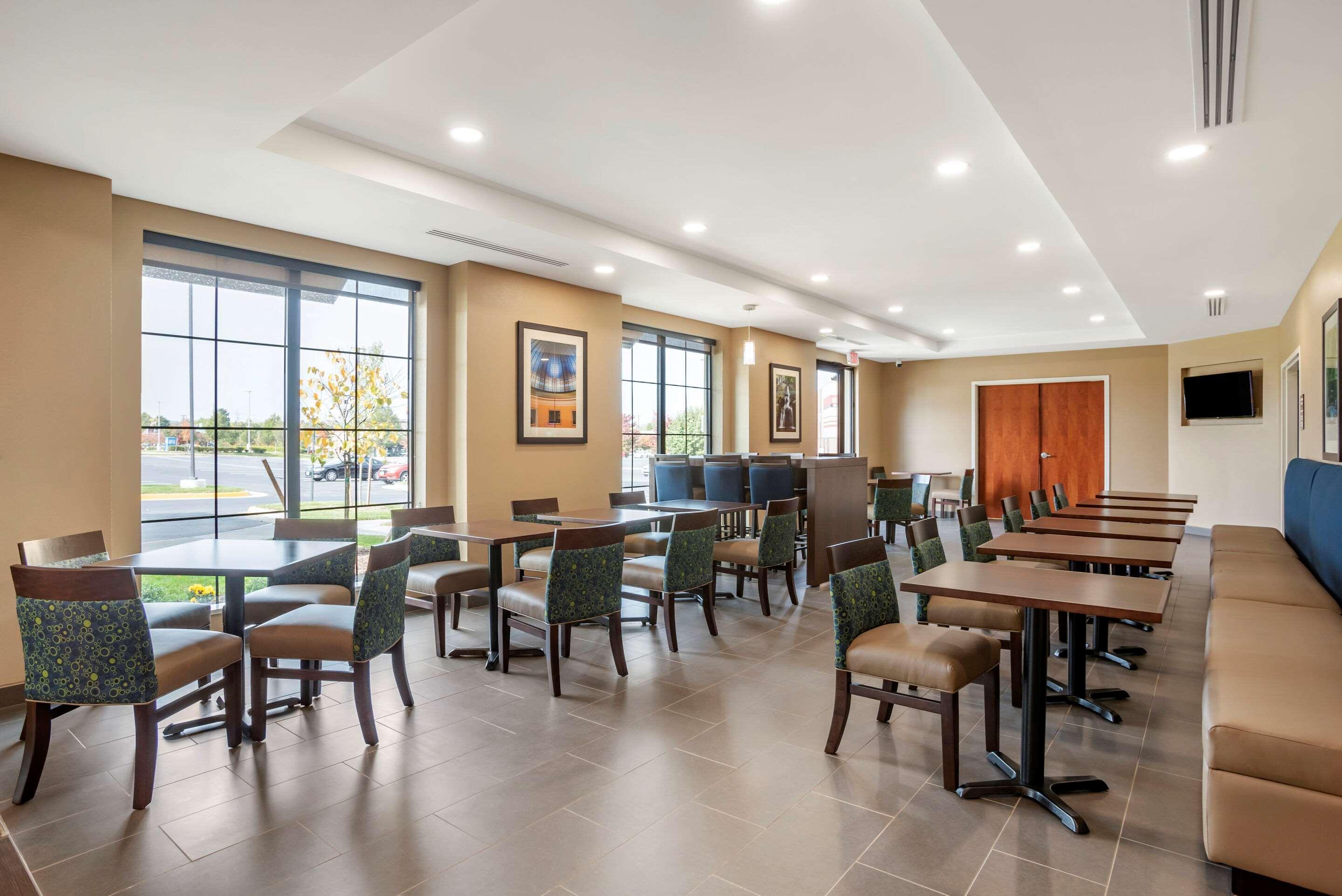 Comfort Inn & Suites Уинчестър Екстериор снимка